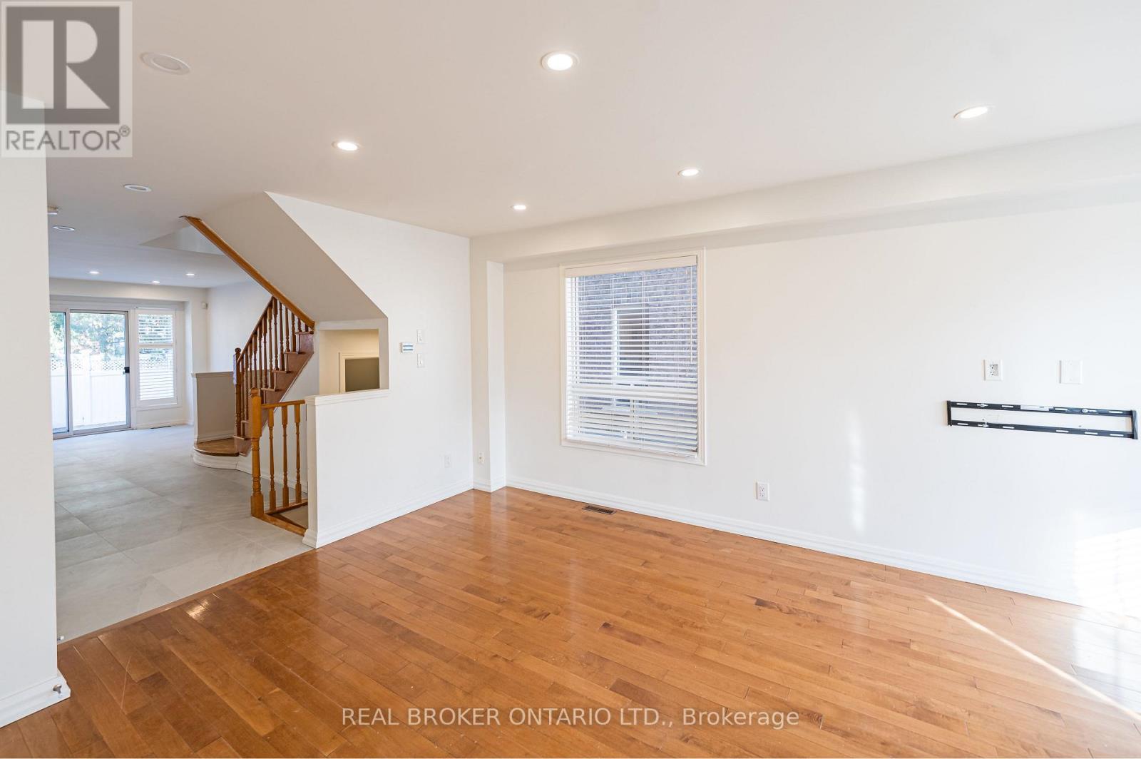 25 Arundel Drive, Vaughan, Ontario  L4H 2W6 - Photo 5 - N12504650