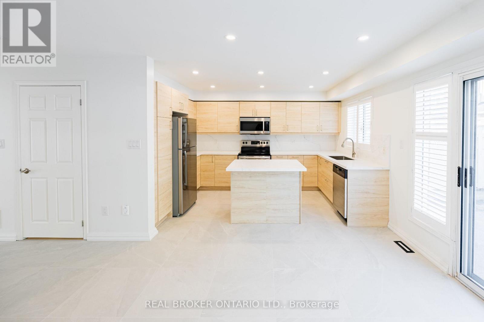 25 Arundel Drive, Vaughan, Ontario  L4H 2W6 - Photo 9 - N12504650