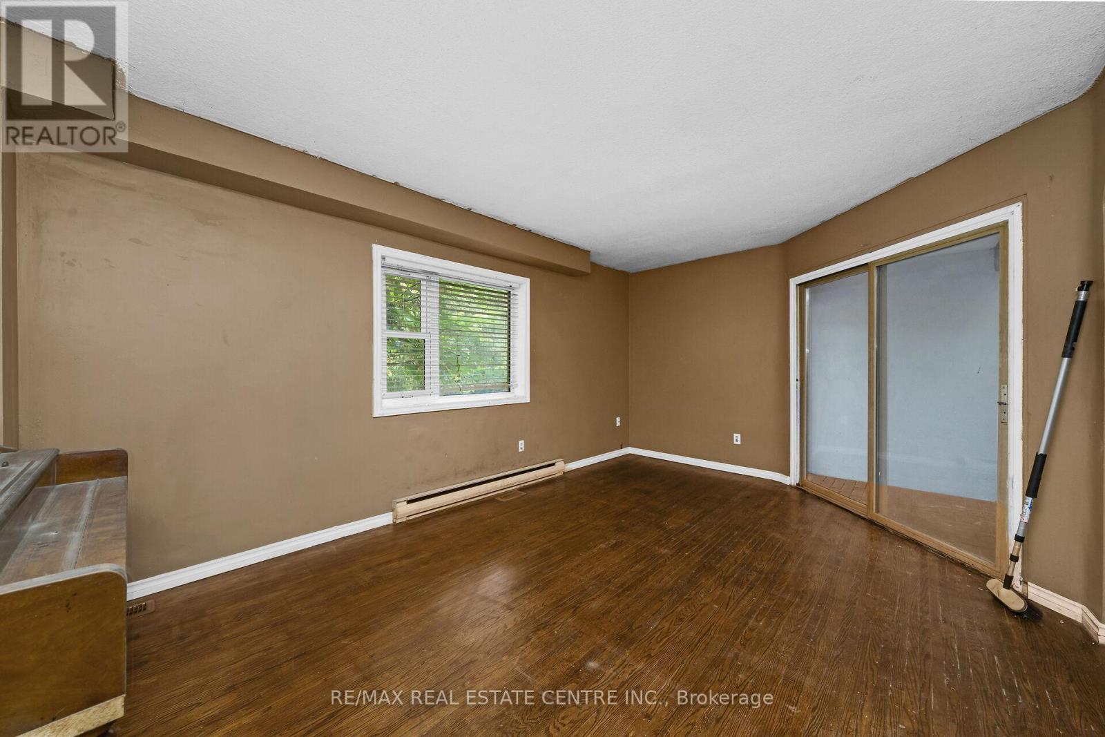 28 Adamson Street S, Halton Hills, Ontario  L0P 1K0 - Photo 10 - W12503534