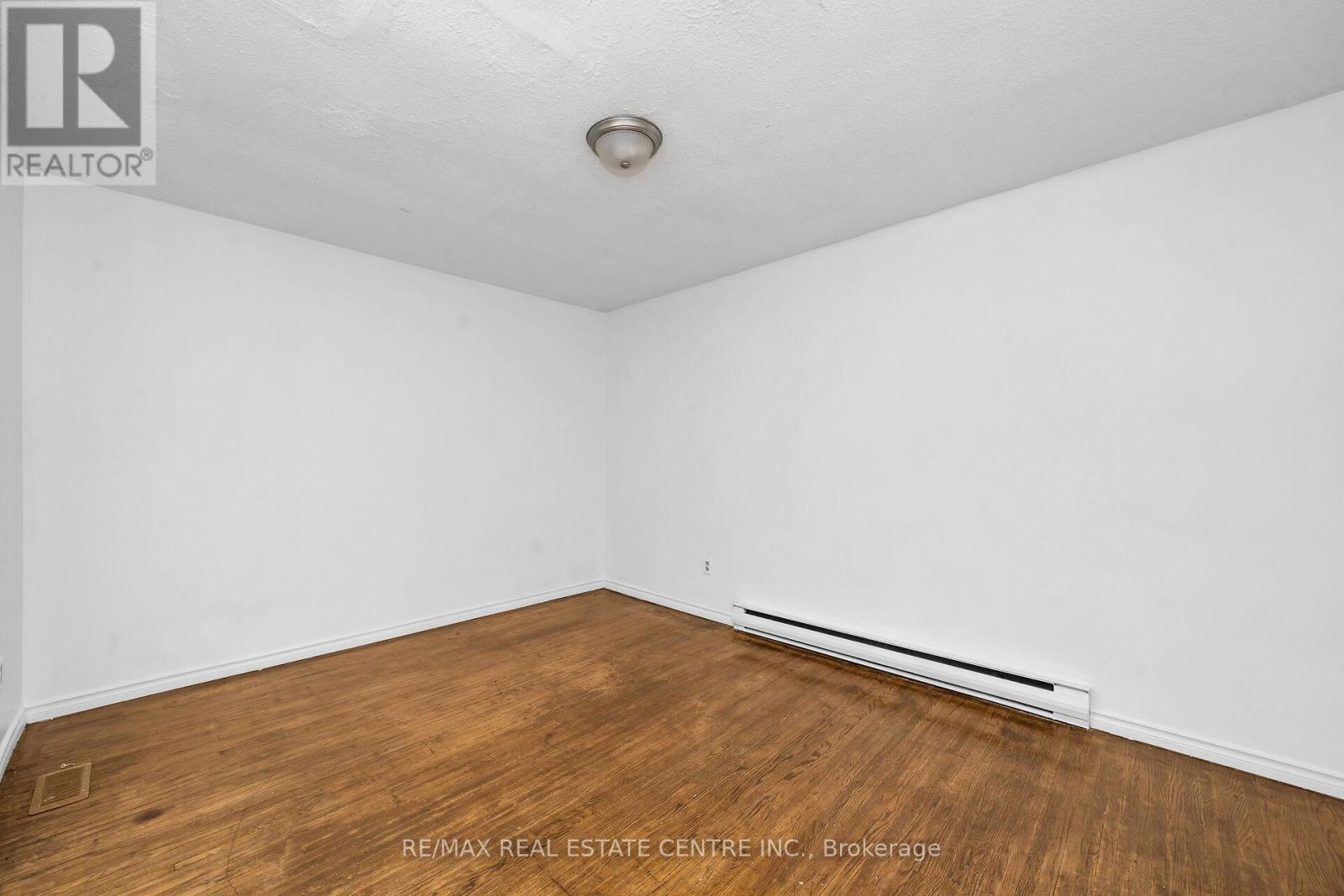 28 Adamson Street S, Halton Hills, Ontario  L0P 1K0 - Photo 14 - W12503534