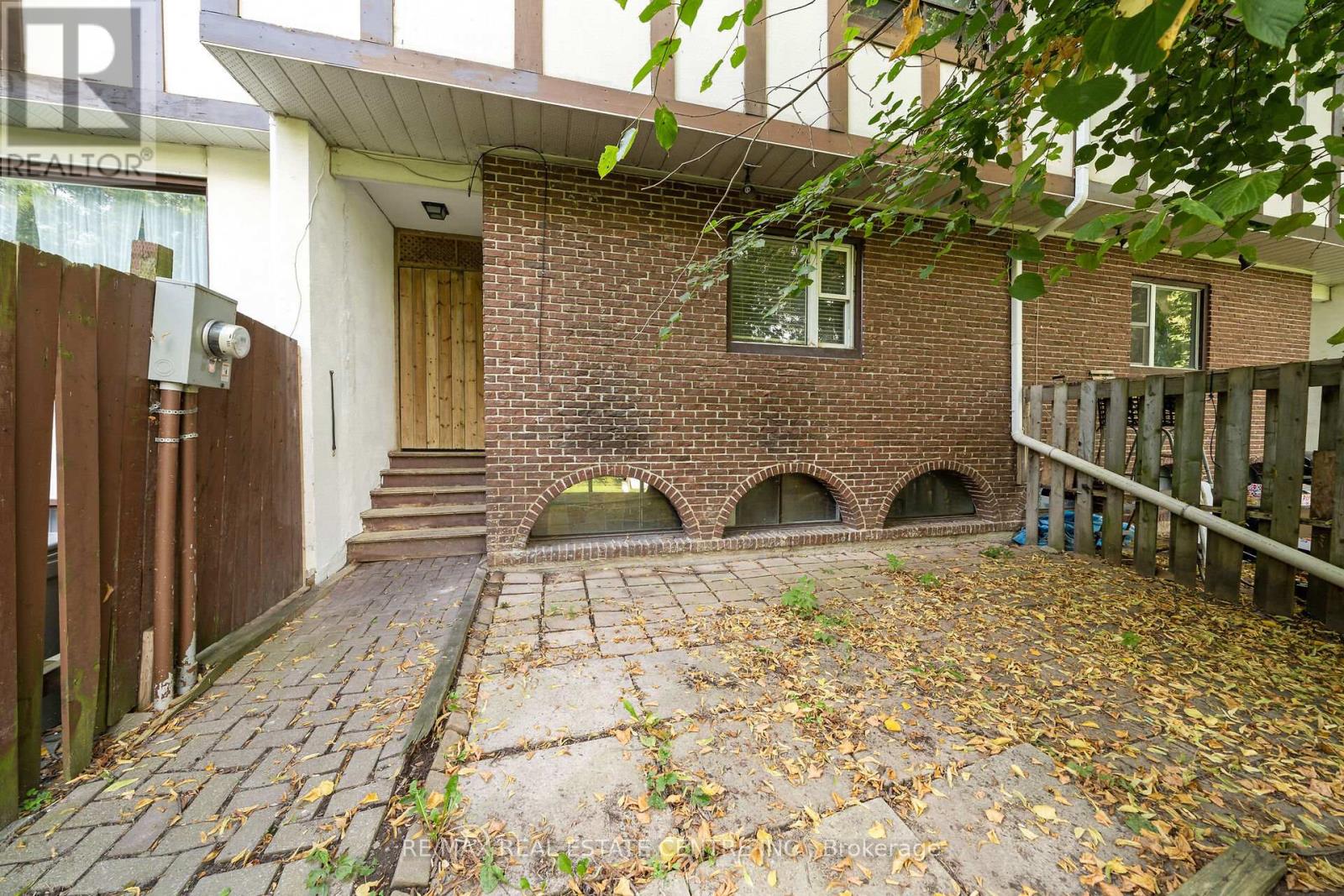 28 Adamson Street S, Halton Hills, Ontario  L0P 1K0 - Photo 2 - W12503534