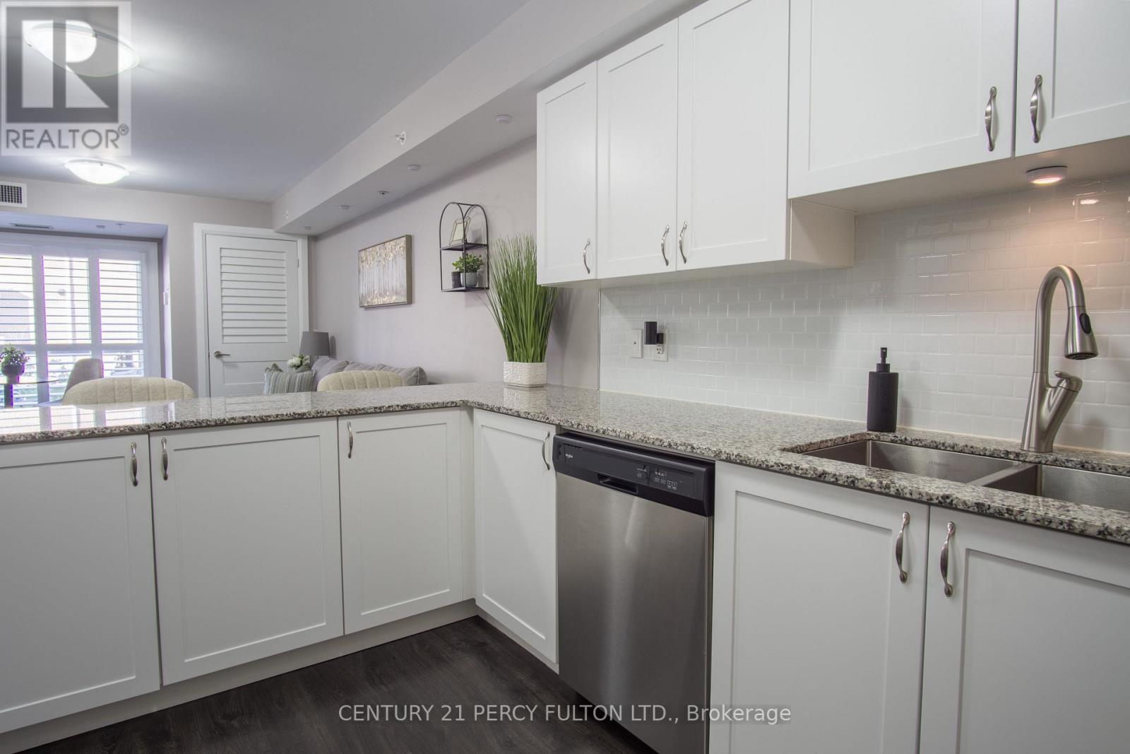 201 - 481 Rupert Avenue, Whitchurch-Stouffville, Ontario  L4A 1Y7 - Photo 6 - N12487253