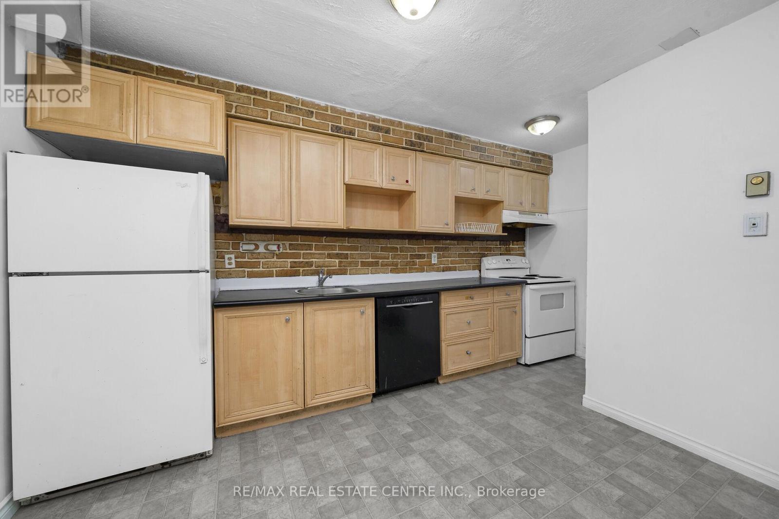 28 Adamson Street S, Halton Hills, Ontario  L0P 1K0 - Photo 6 - W12503534