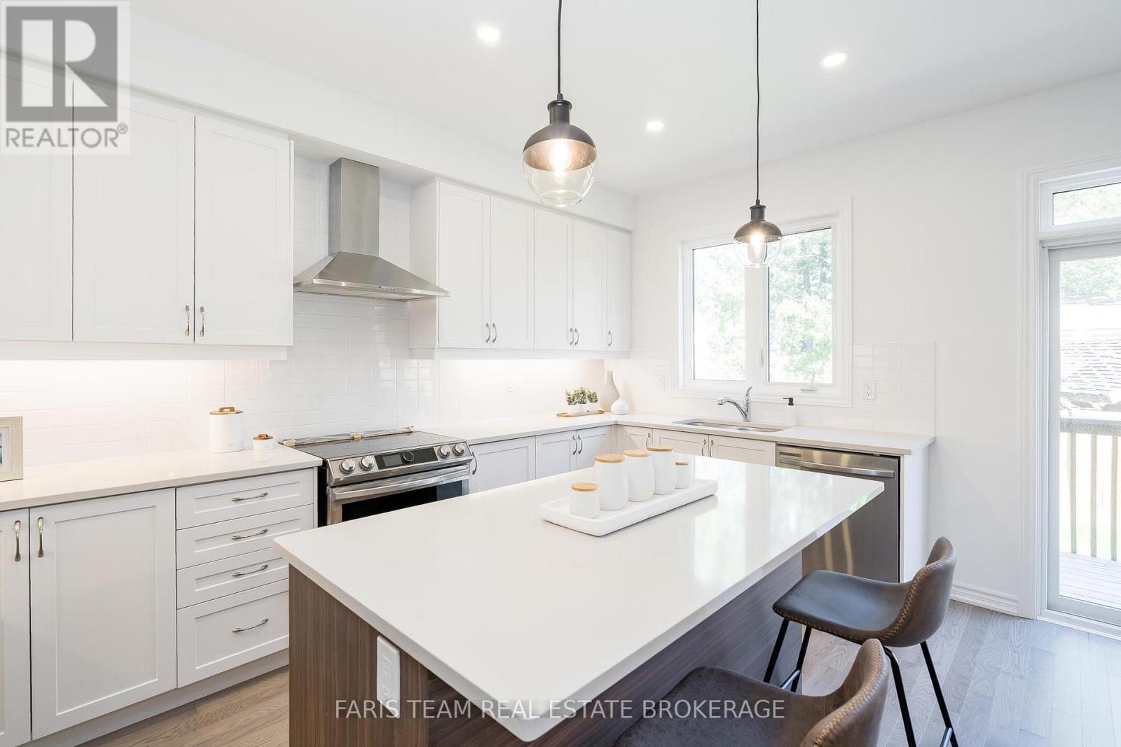 89 Berkely Street, Wasaga Beach, Ontario  L9Z 2N5 - Photo 12 - S12504566