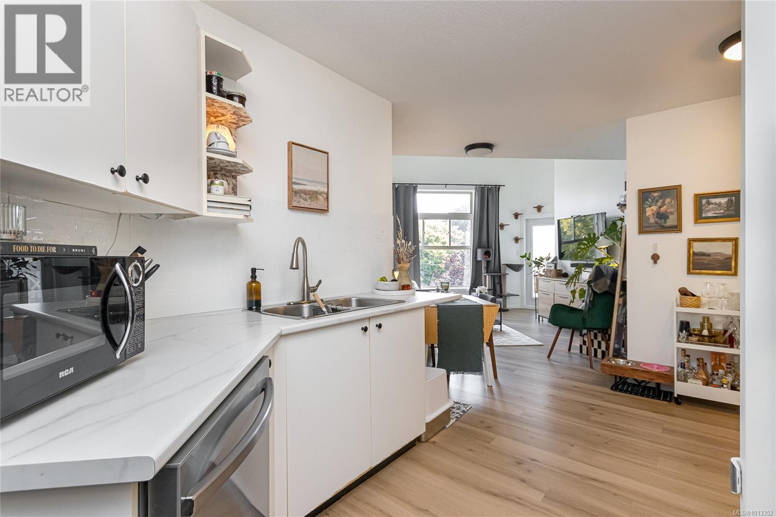 410 2560 Wark St, Victoria, British Columbia  V8T 4G8 - Photo 13 - 1013352