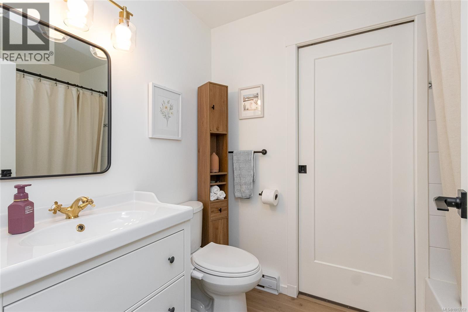 410 2560 Wark St, Victoria, British Columbia  V8T 4G8 - Photo 17 - 1013352