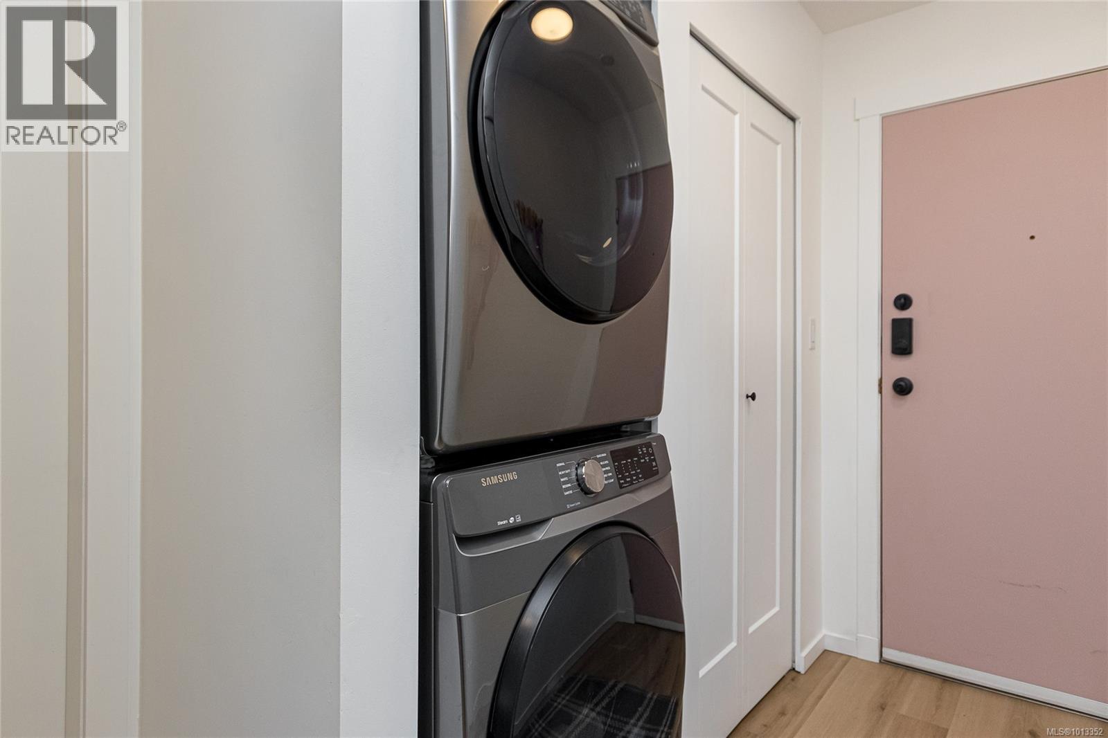 410 2560 Wark St, Victoria, British Columbia  V8T 4G8 - Photo 18 - 1013352