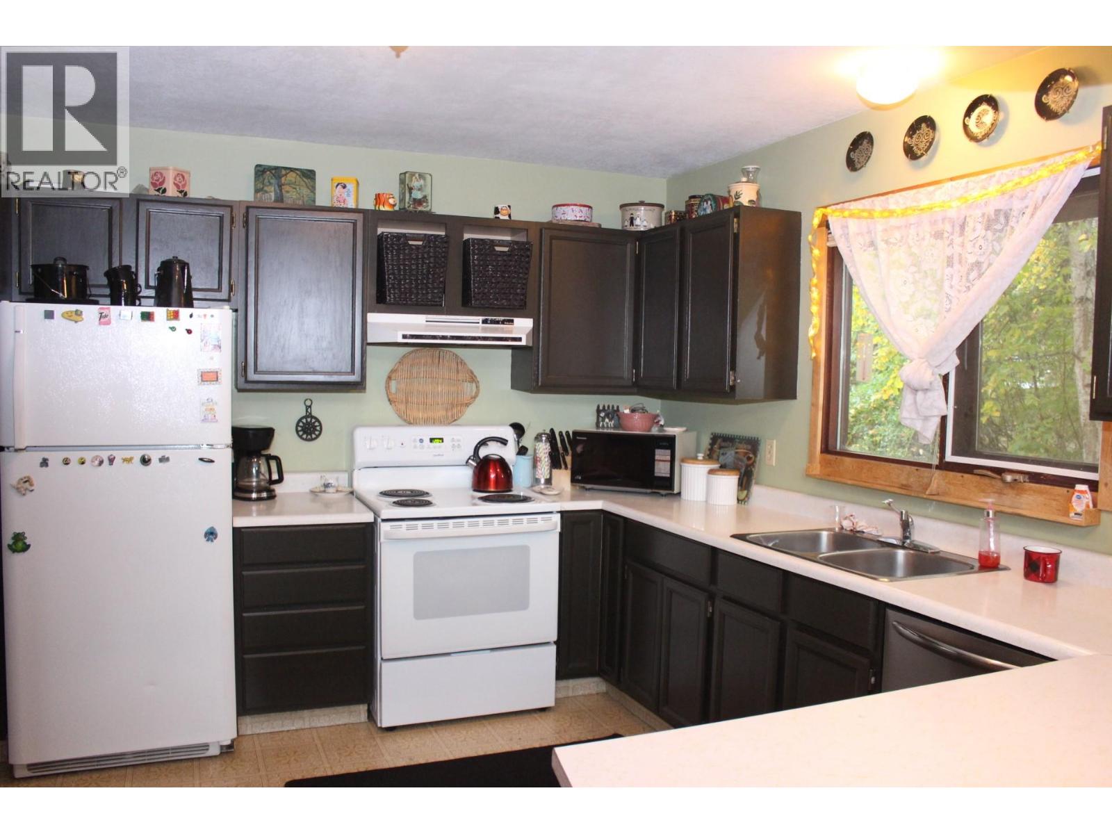 1230 Fox Road, Montrose, British Columbia  V0G 1P0 - Photo 17 - 10366237