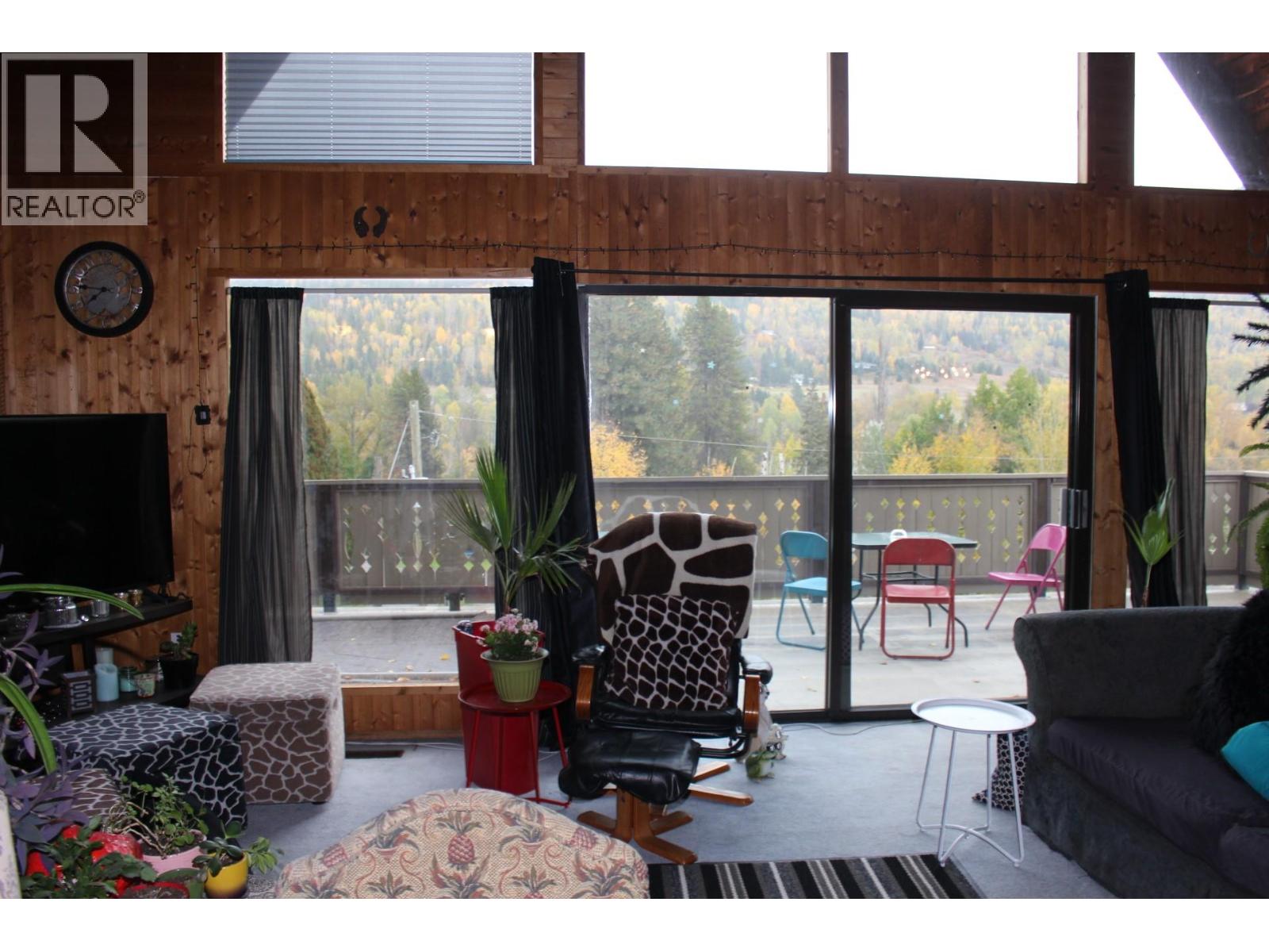 1230 Fox Road, Montrose, British Columbia  V0G 1P0 - Photo 11 - 10366237