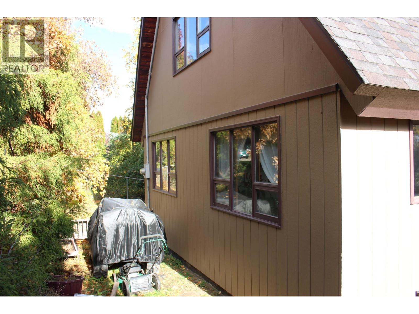 1230 Fox Road, Montrose, British Columbia  V0G 1P0 - Photo 3 - 10366237