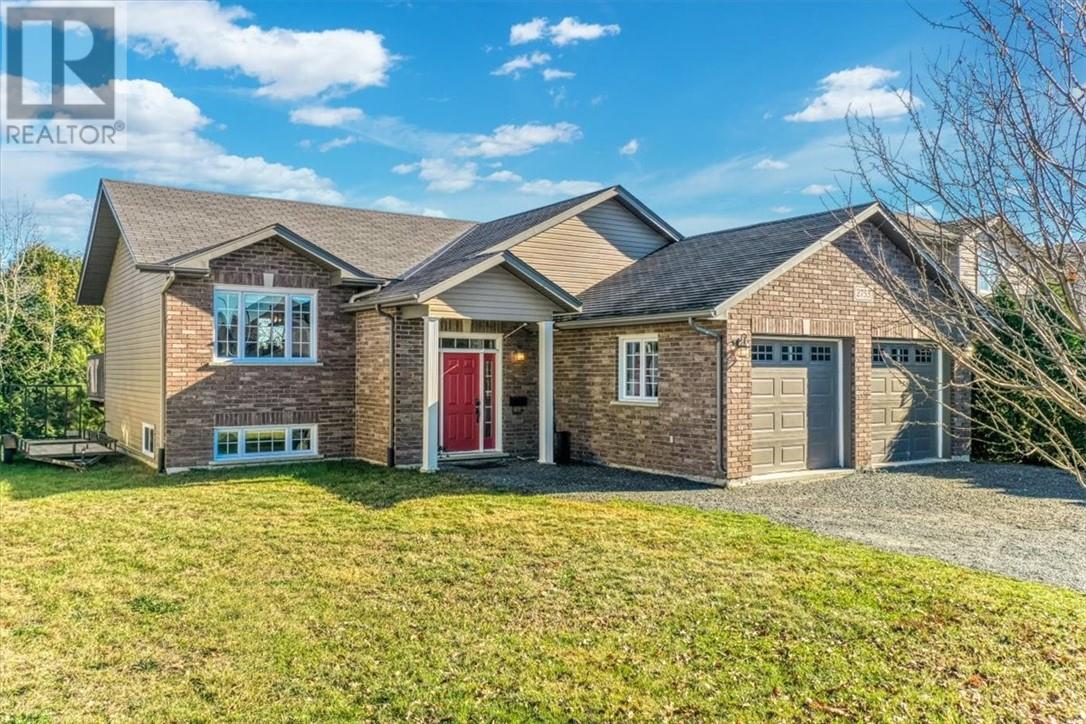 2753 Fleetwood, Azilda, Ontario P0M 1B0 - Photo 2 - 2125487