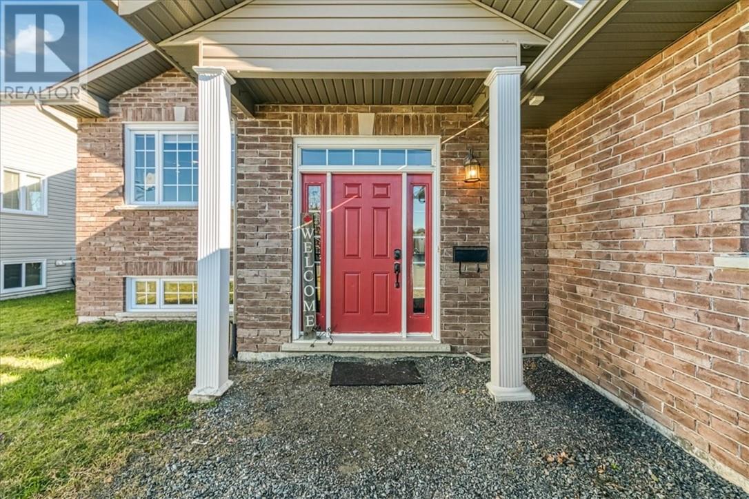 2753 Fleetwood, Azilda, Ontario P0M 1B0 - Photo 3 - 2125487