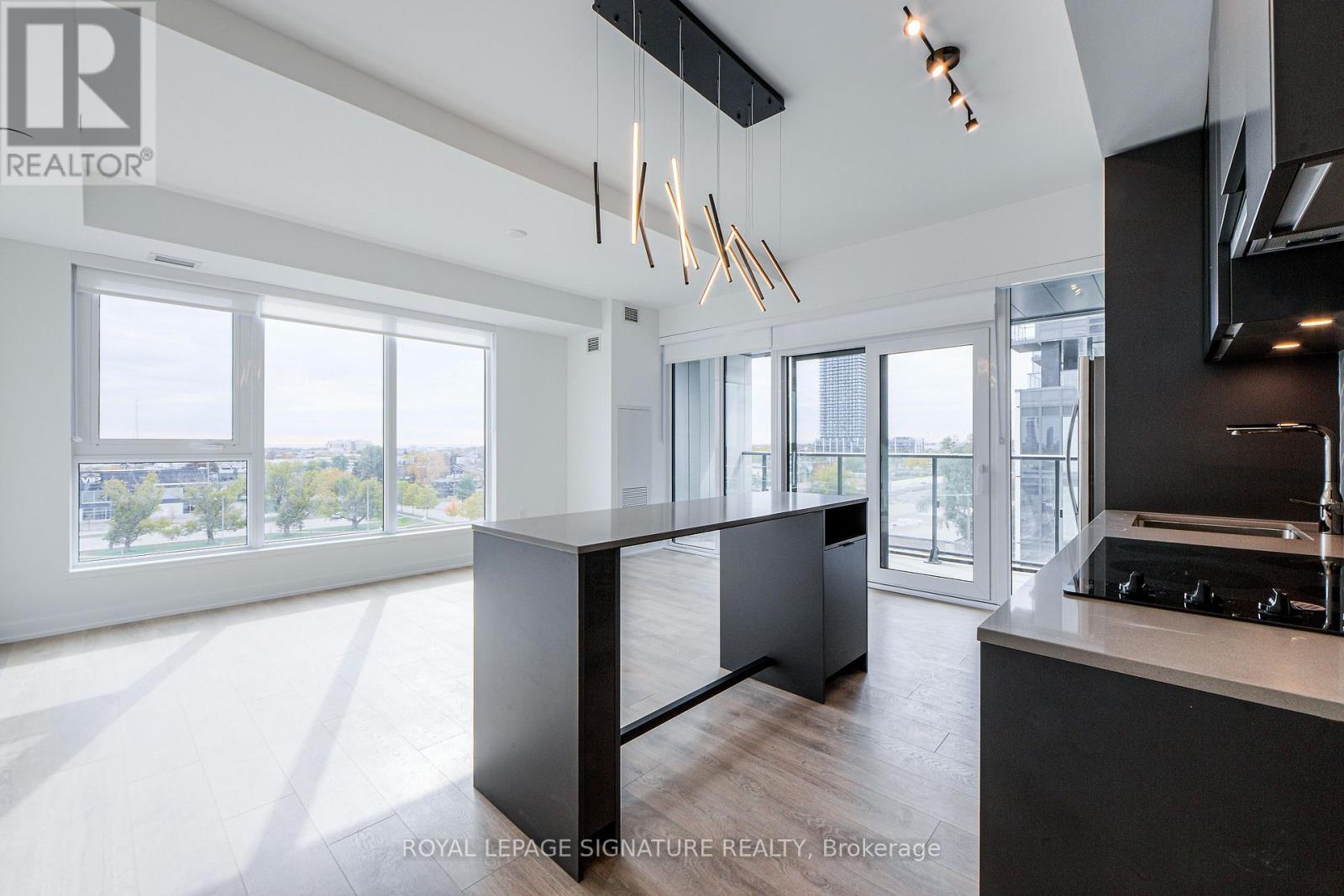 505 - 1037 THE QUEENSWAY, Toronto, Ontario