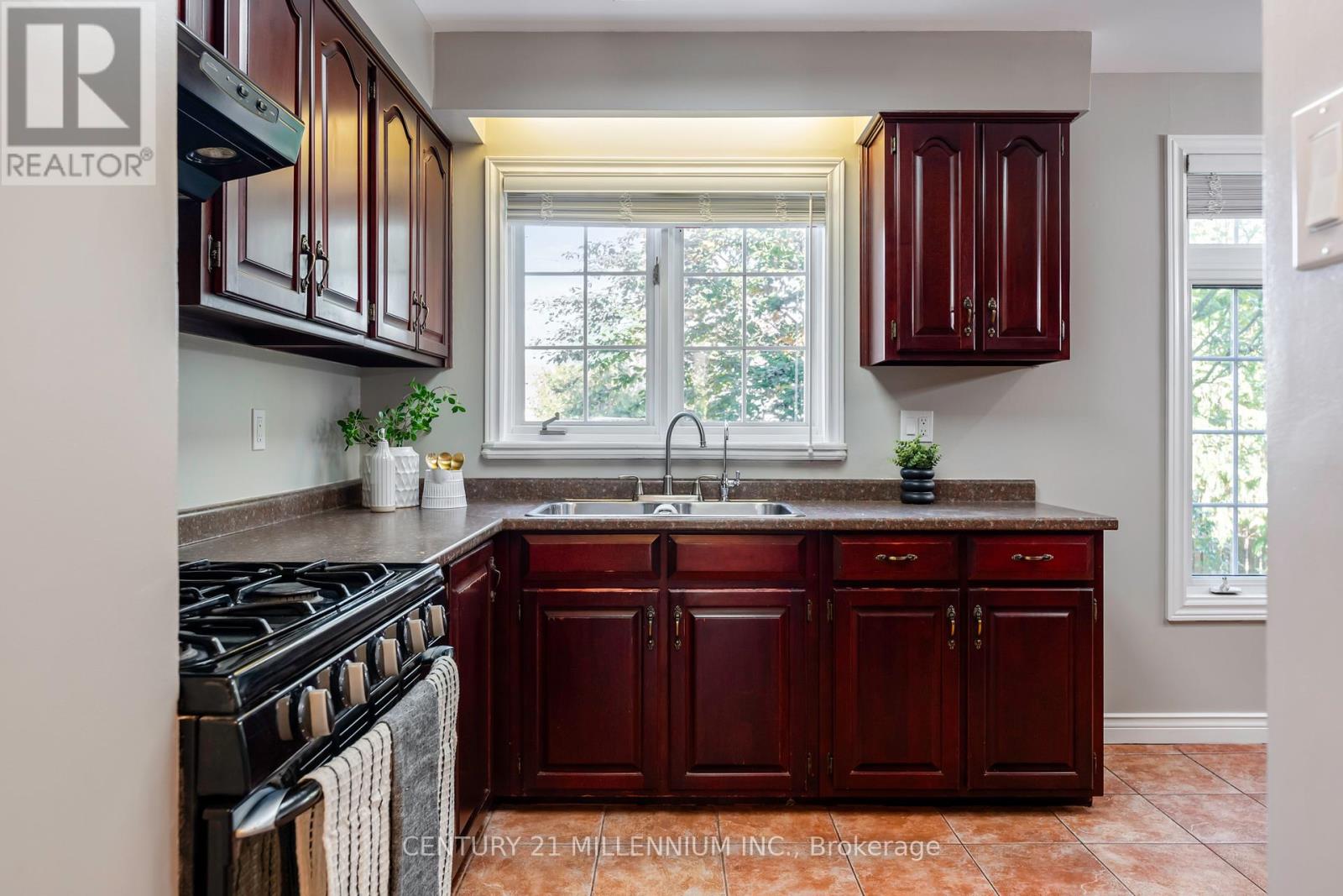 9 Erindale Avenue, Orangeville, Ontario  L9W 2V8 - Photo 6 - W12504706