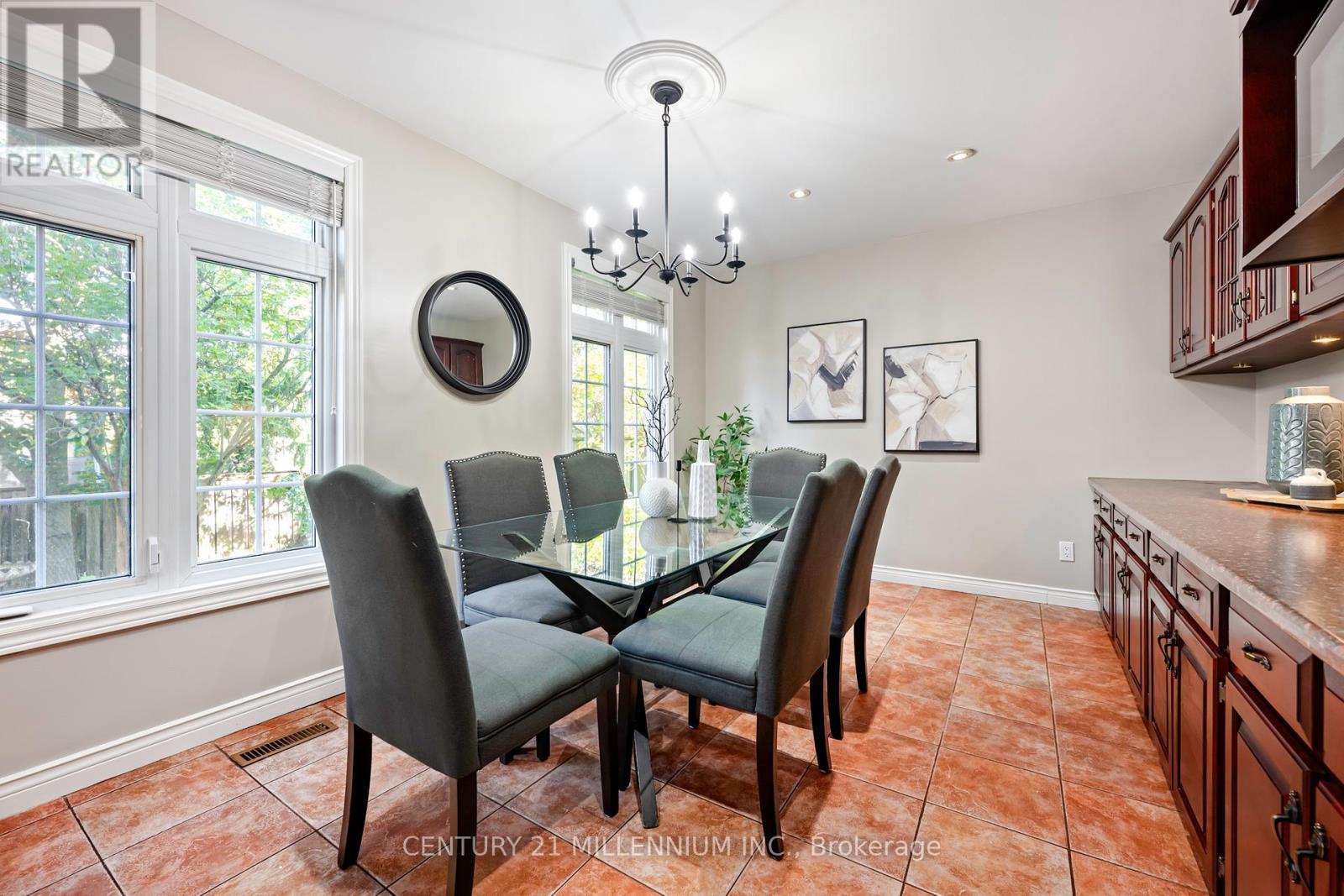 9 Erindale Avenue, Orangeville, Ontario  L9W 2V8 - Photo 8 - W12504706