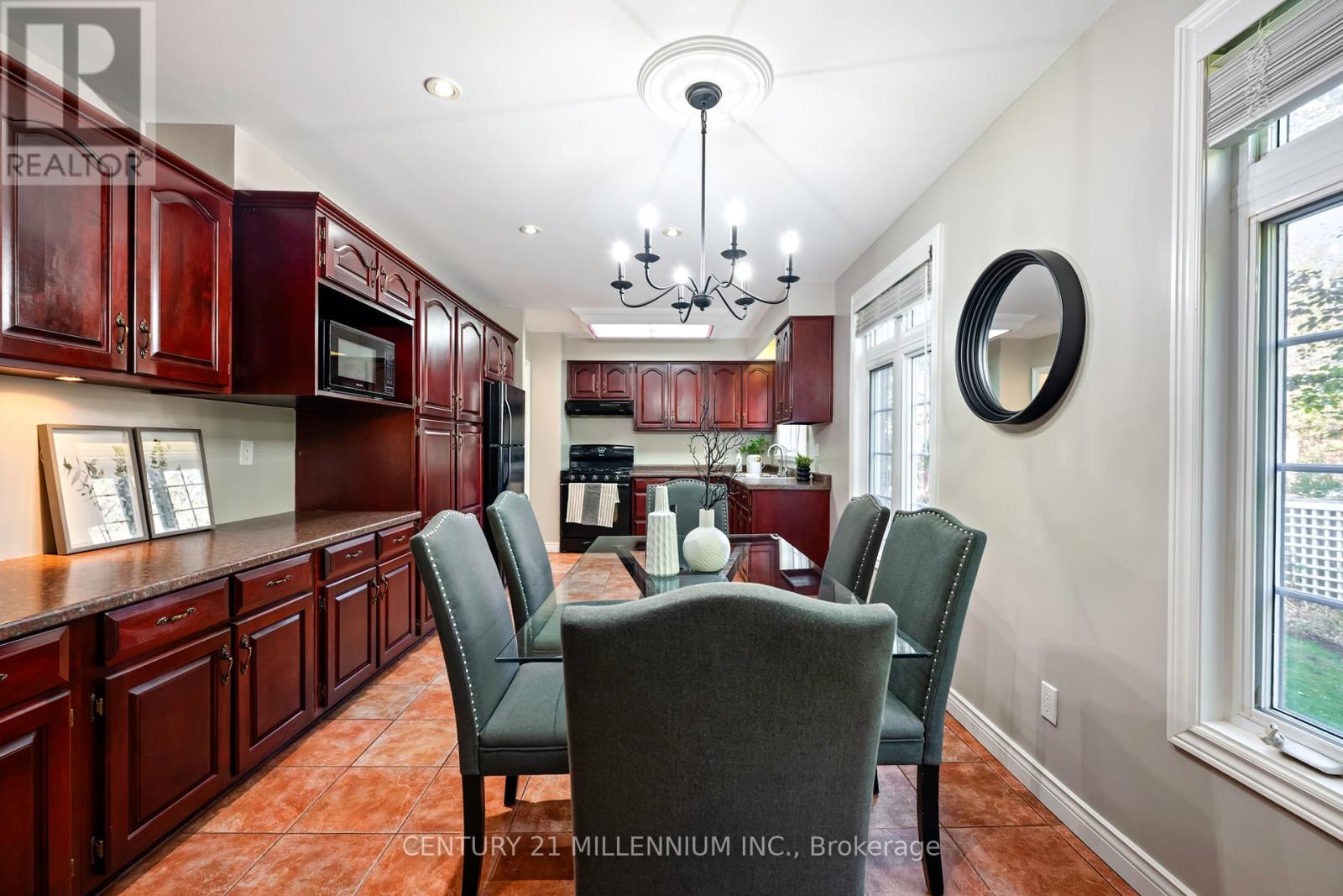 9 Erindale Avenue, Orangeville, Ontario  L9W 2V8 - Photo 9 - W12504706