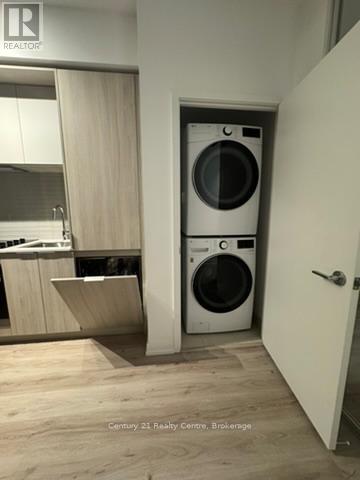 309 - 395 Square One Drive, Mississauga, Ontario  L5B 0P6 - Photo 7 - W12504746