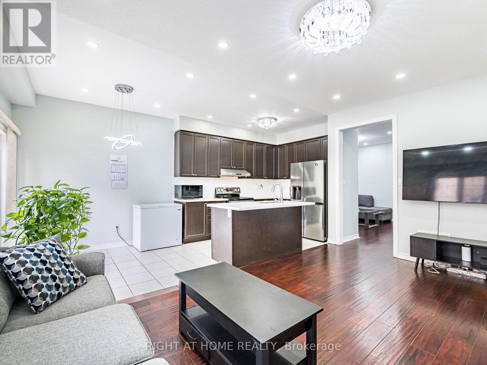 1302 Ruddy Crescent, Milton, Ontario  L9T 8M3 - Photo 10 - W12504776