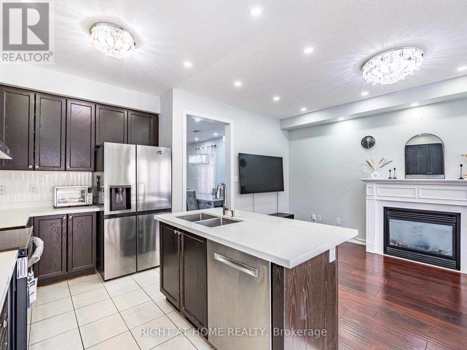 1302 Ruddy Crescent, Milton, Ontario  L9T 8M3 - Photo 11 - W12504776