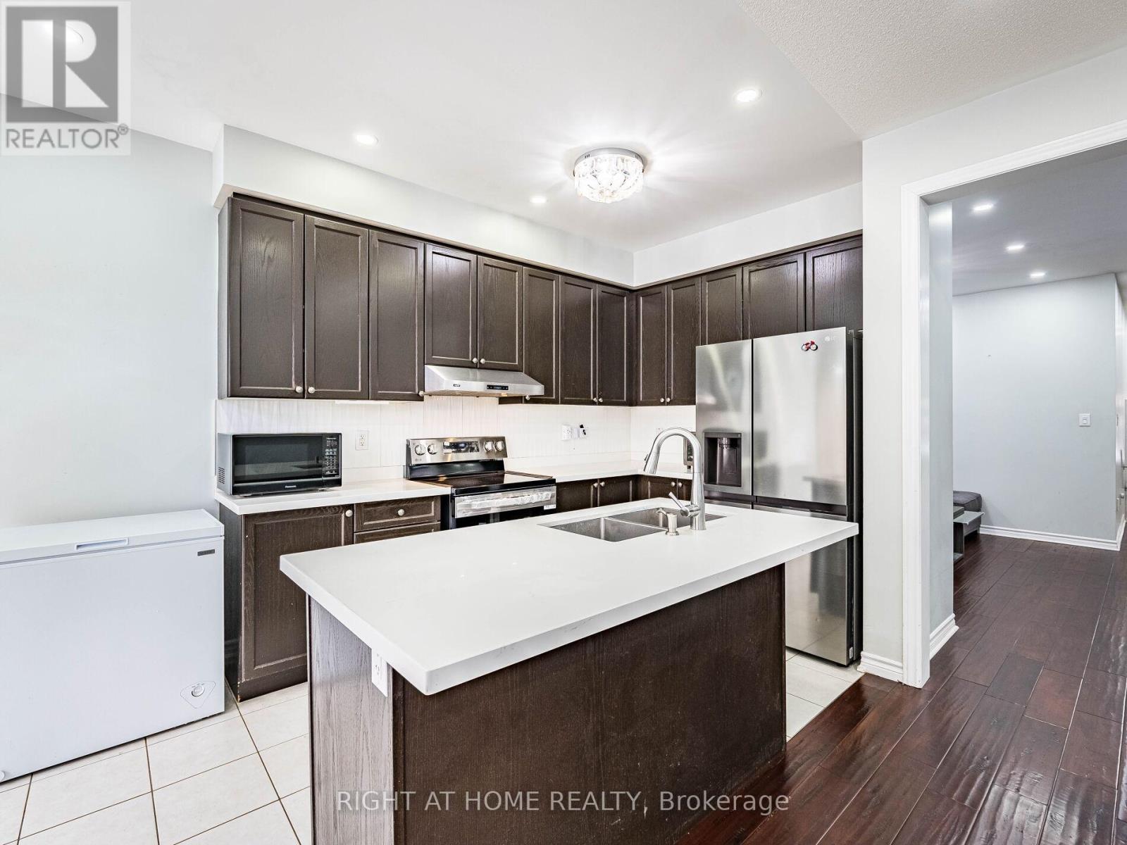 1302 Ruddy Crescent, Milton, Ontario  L9T 8M3 - Photo 12 - W12504776