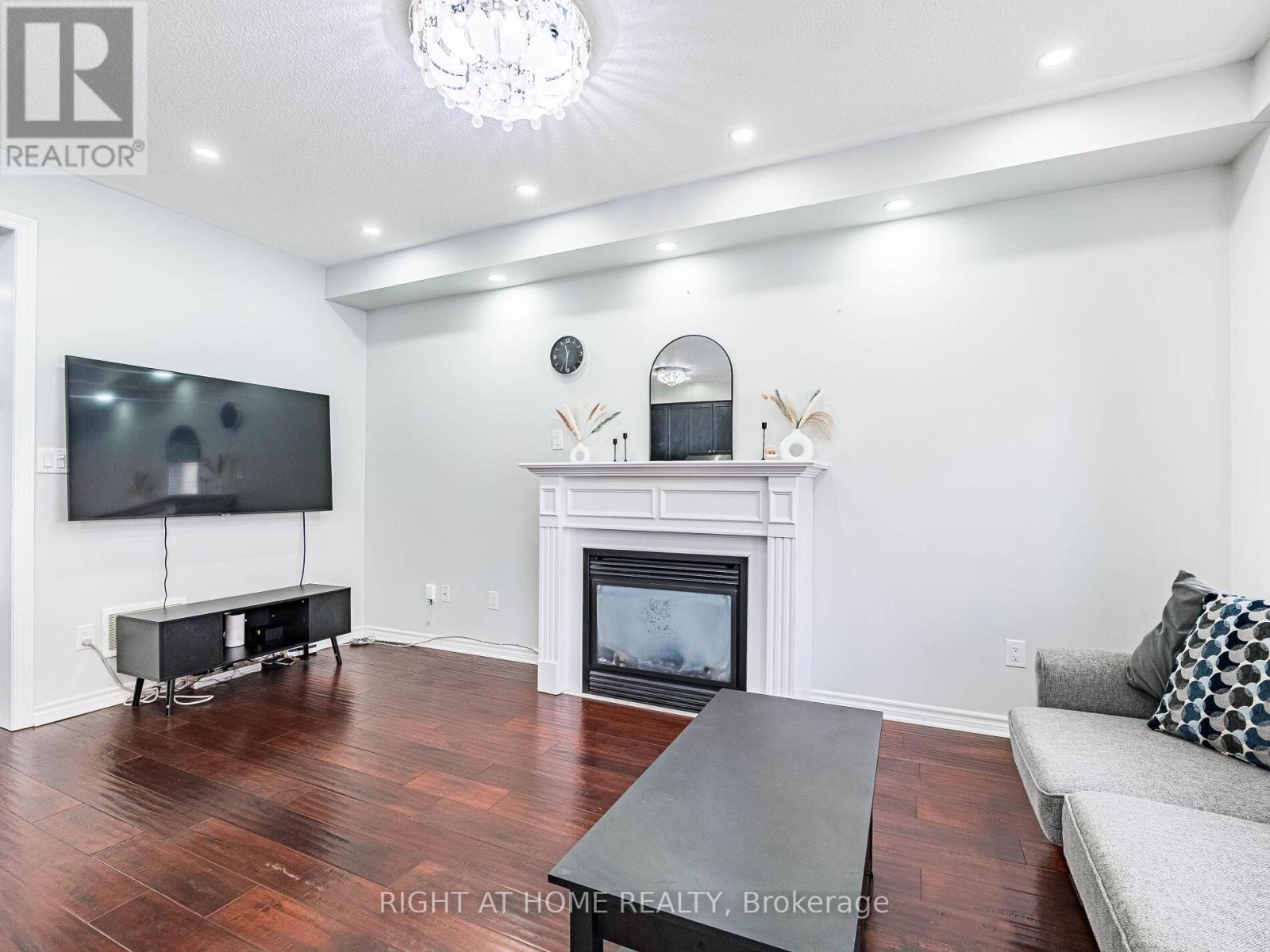 1302 Ruddy Crescent, Milton, Ontario  L9T 8M3 - Photo 14 - W12504776