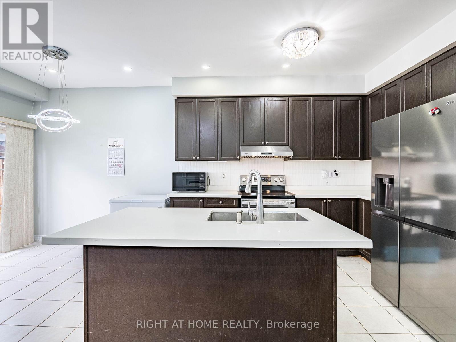 1302 Ruddy Crescent, Milton, Ontario  L9T 8M3 - Photo 15 - W12504776