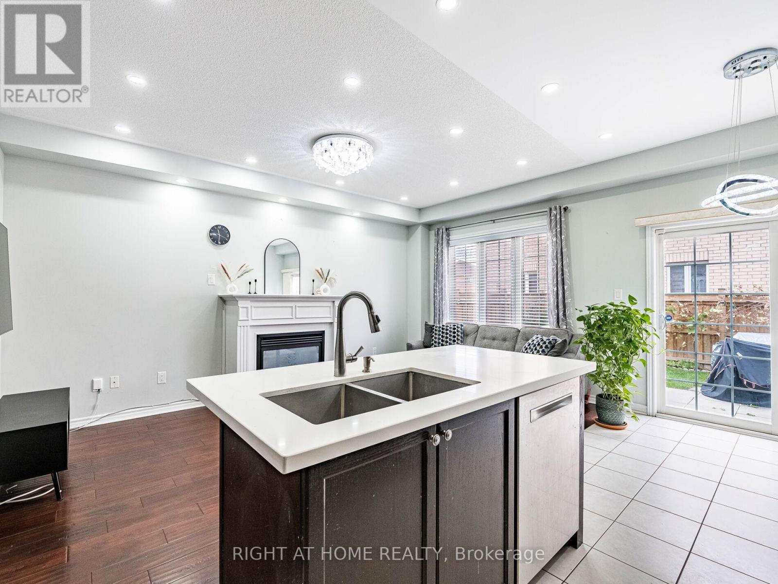 1302 Ruddy Crescent, Milton, Ontario  L9T 8M3 - Photo 16 - W12504776