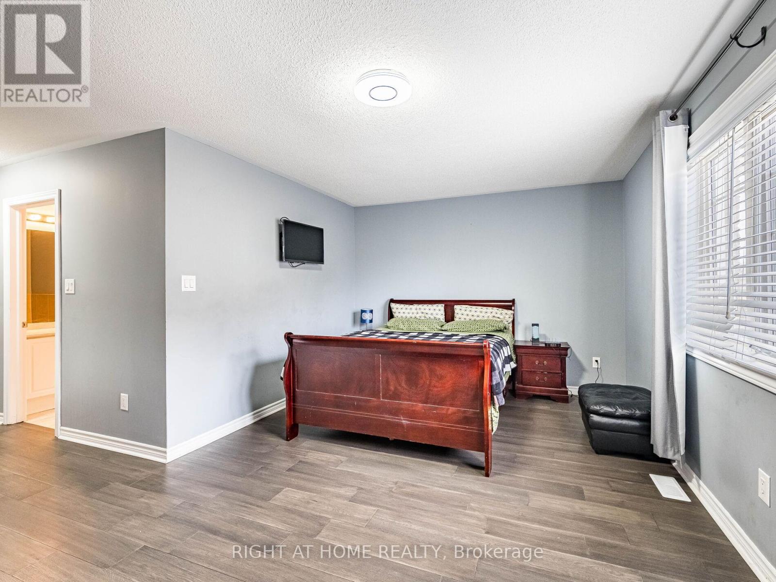 1302 Ruddy Crescent, Milton, Ontario  L9T 8M3 - Photo 28 - W12504776