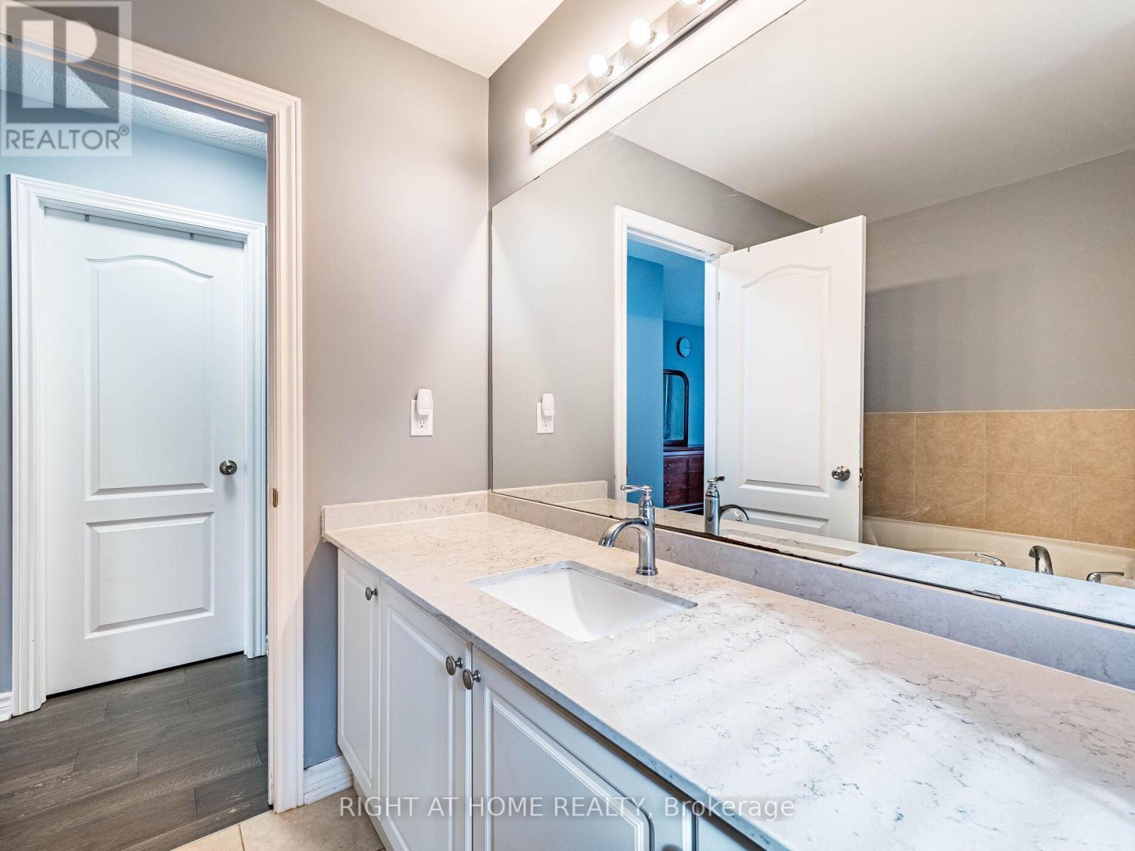 1302 Ruddy Crescent, Milton, Ontario  L9T 8M3 - Photo 35 - W12504776