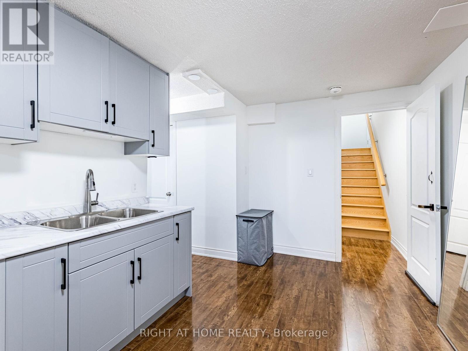 1302 Ruddy Crescent, Milton, Ontario  L9T 8M3 - Photo 38 - W12504776