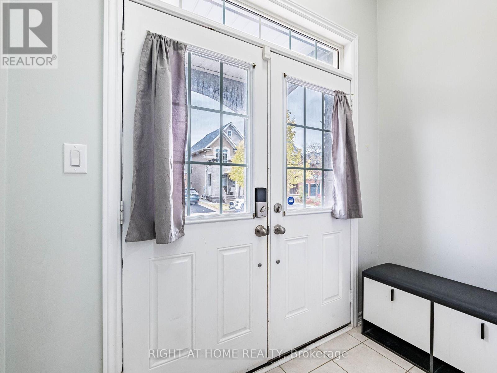 1302 Ruddy Crescent, Milton, Ontario  L9T 8M3 - Photo 4 - W12504776