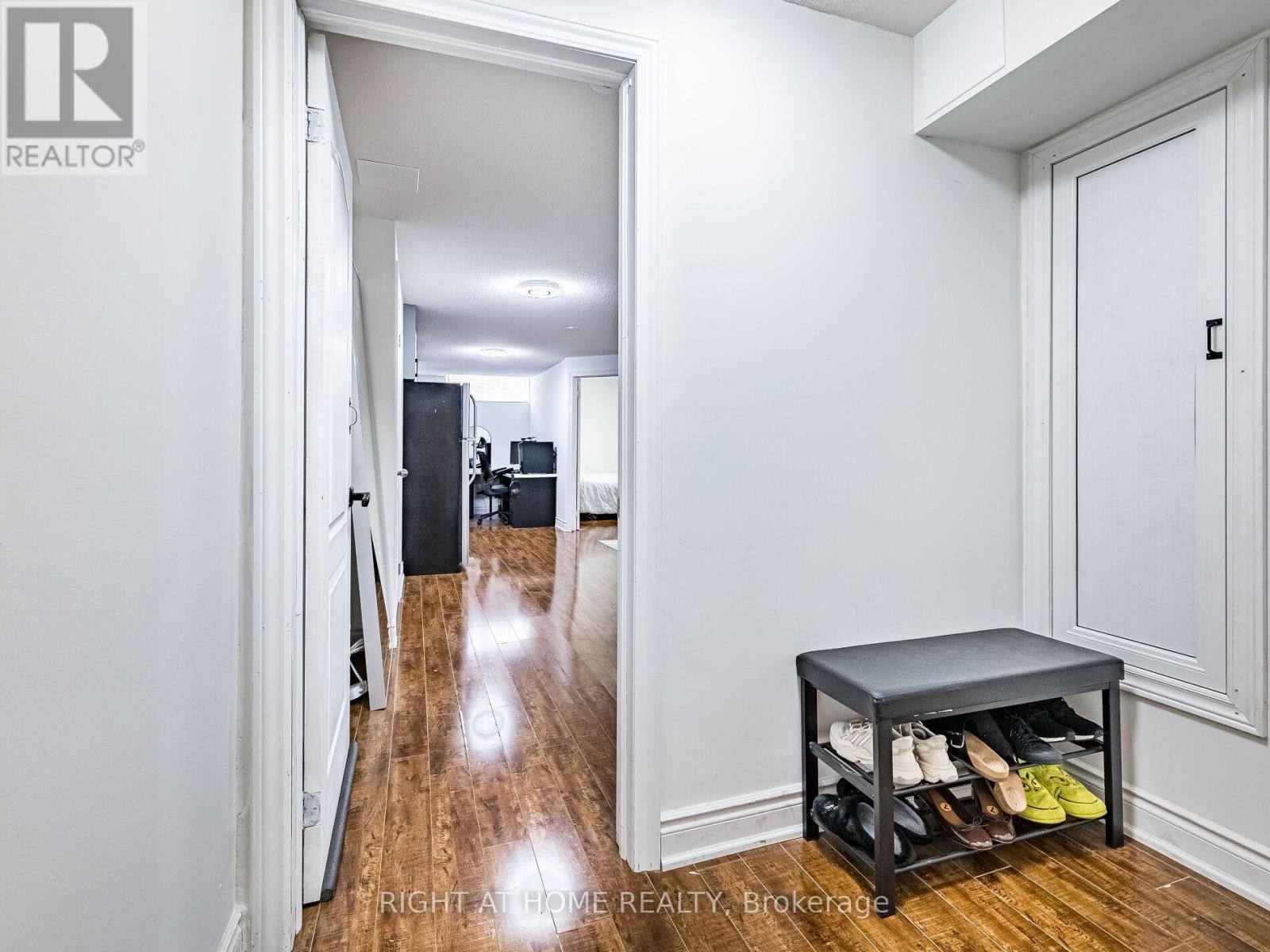 1302 Ruddy Crescent, Milton, Ontario  L9T 8M3 - Photo 6 - W12504776