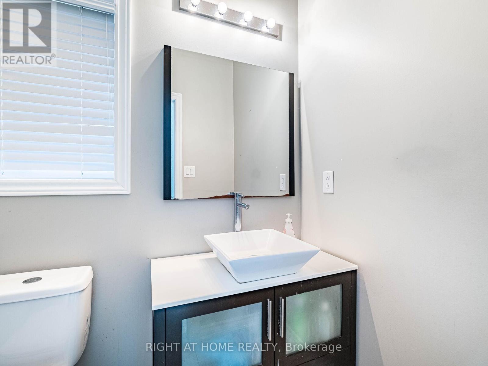 1302 Ruddy Crescent, Milton, Ontario  L9T 8M3 - Photo 8 - W12504776