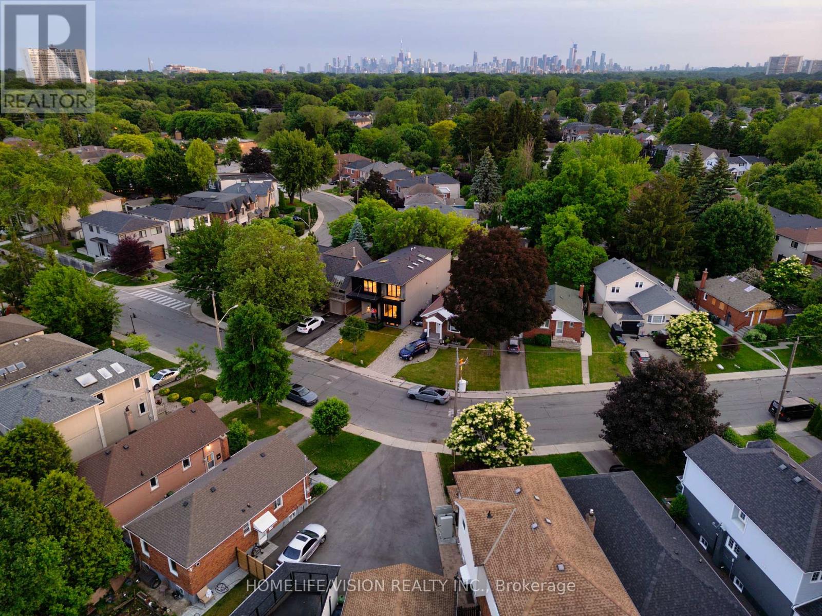 44 Doris Drive, Toronto, Ontario  M4B 3C9 - Photo 2 - E12472725