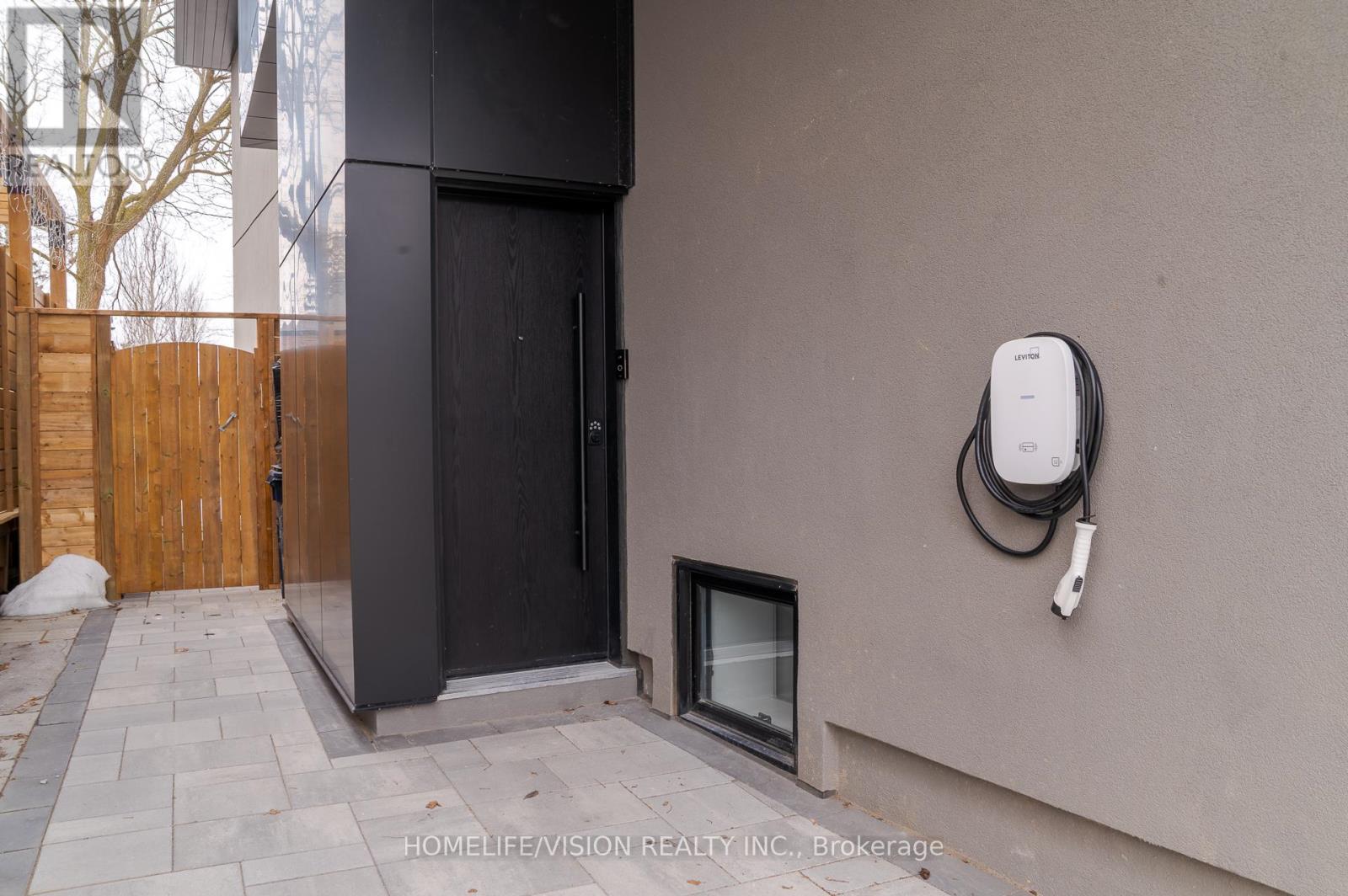 44 Doris Drive, Toronto, Ontario  M4B 3C9 - Photo 3 - E12472725