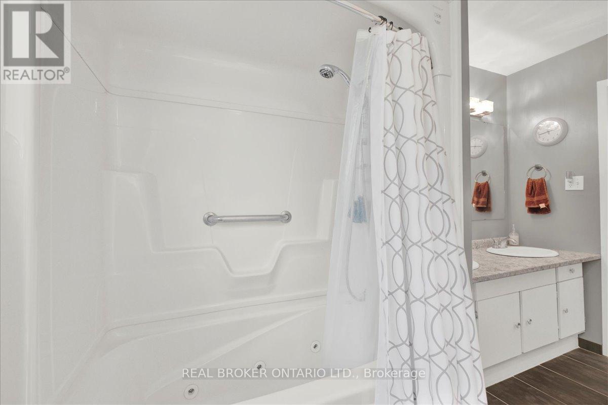 51 Southglen Road, Brantford, Ontario  N3R 6Z9 - Photo 17 - X12504600