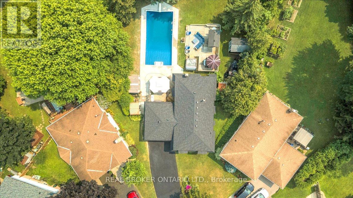 51 Southglen Road, Brantford, Ontario  N3R 6Z9 - Photo 2 - X12504600