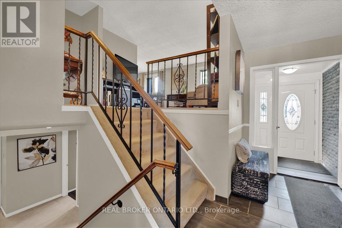 51 Southglen Road, Brantford, Ontario  N3R 6Z9 - Photo 5 - X12504600