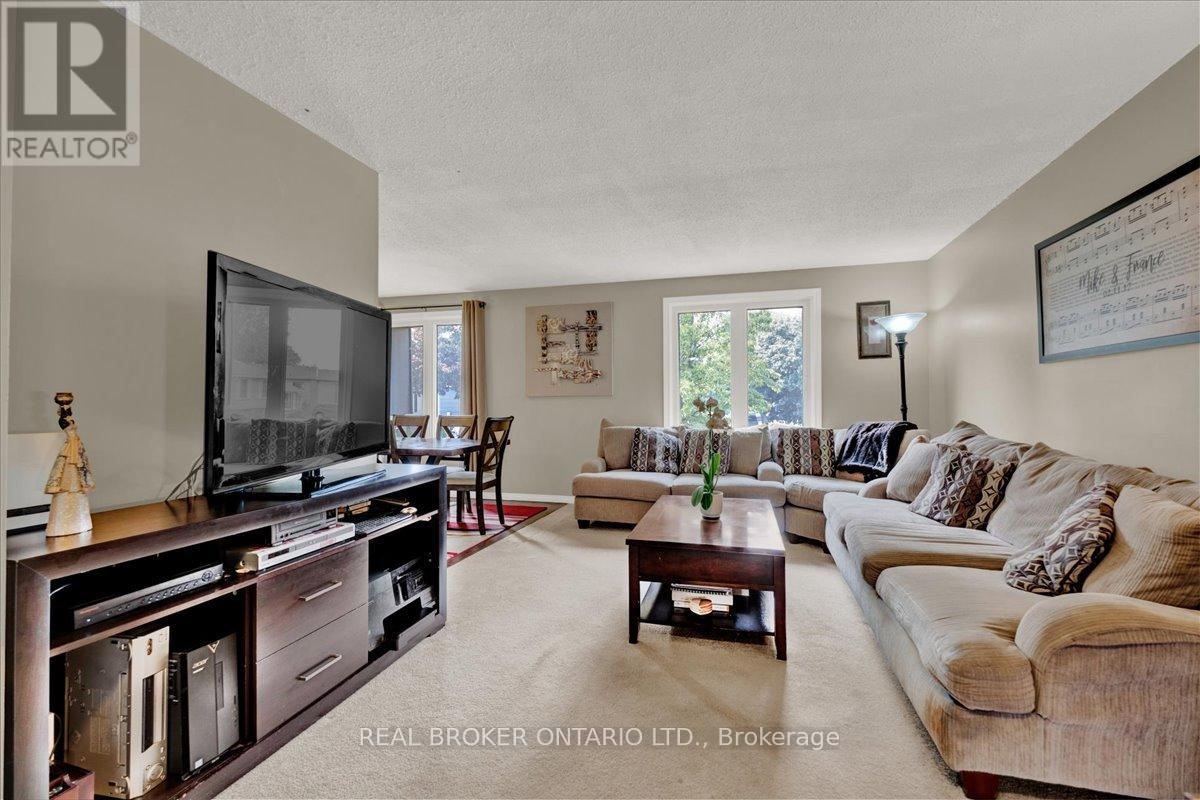 51 Southglen Road, Brantford, Ontario  N3R 6Z9 - Photo 6 - X12504600