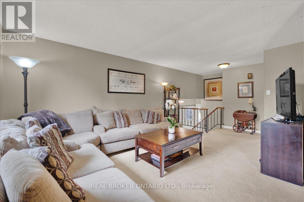 51 Southglen Road, Brantford, Ontario  N3R 6Z9 - Photo 7 - X12504600