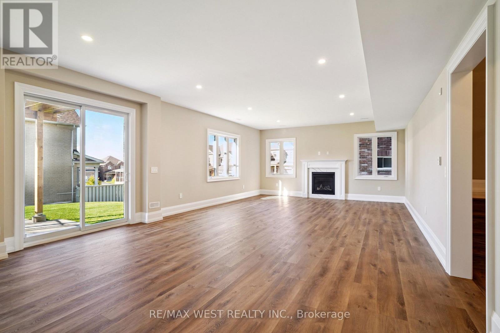 29 W Dykie Court, Bradford West Gwillimbury (Bradford), Ontario  L3Z 0Y1 - Photo 27 - N12504628