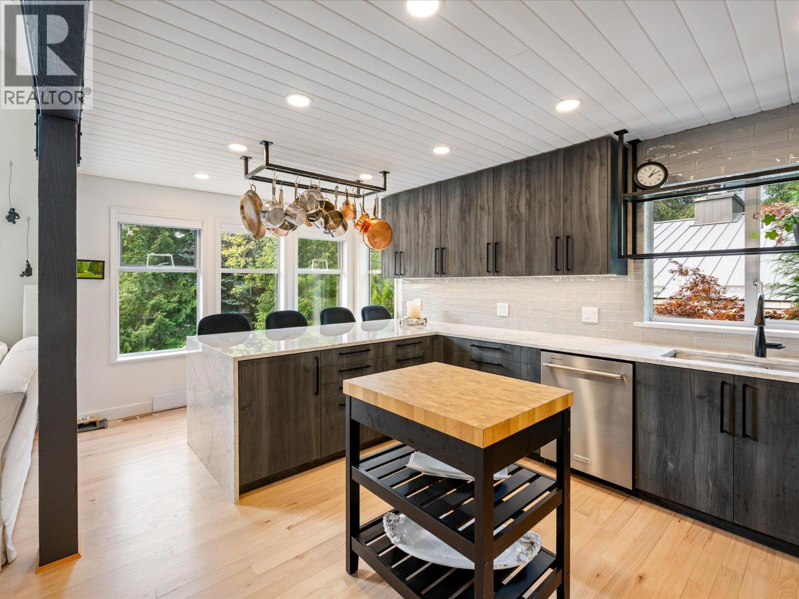 2219 Aspen Drive, Whistler, British Columbia  V8E 0A6 - Photo 4 - R3064158