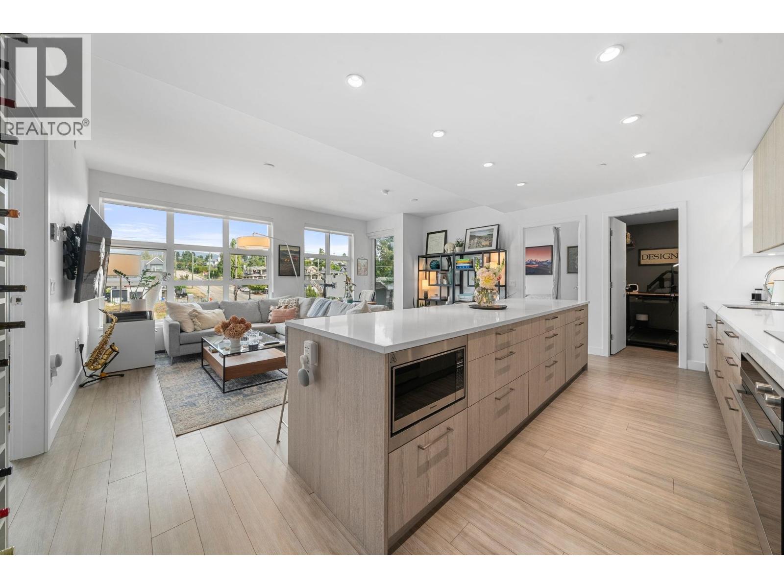 413 747 E 3RD STREET, North Vancouver, British Columbia