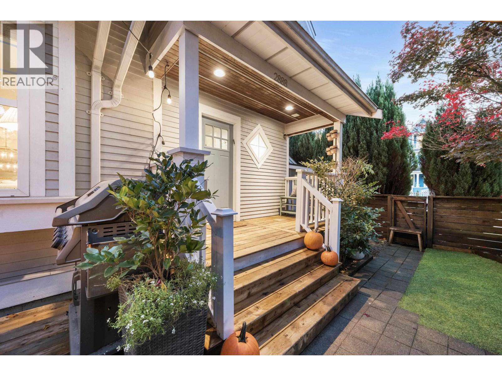 2888 Glen Drive, Vancouver, British Columbia  V5T 4B8 - Photo 2 - R3064183