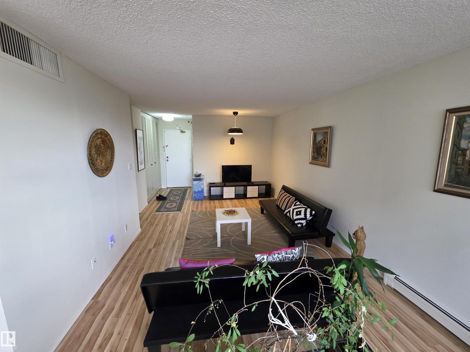 #810 9909 104 St Nw, Edmonton, Alberta T5K 2G5 - Photo 4 - E4463862