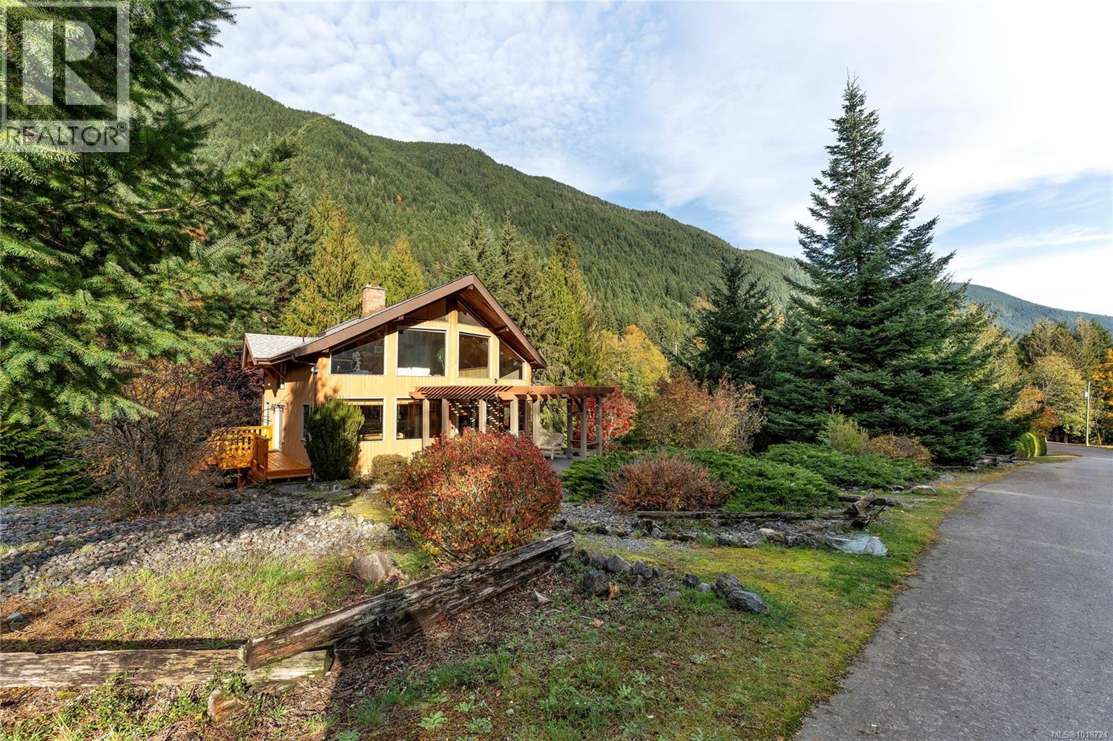 8105 Miracle Close, Youbou, British Columbia  V0R 3E1 - Photo 2 - 1018724