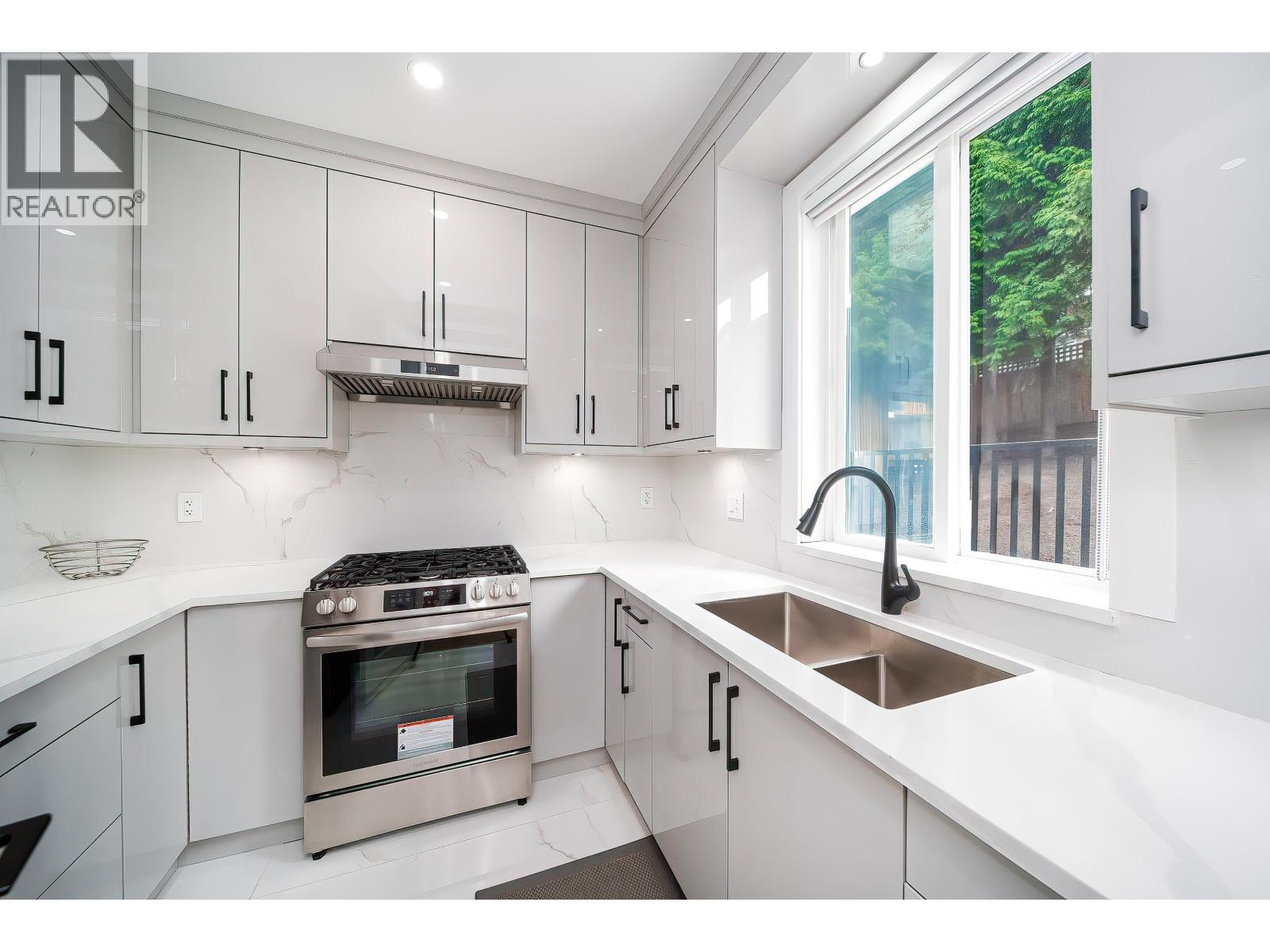 7820 Stanley Street, Burnaby, British Columbia  V5E 1V8 - Photo 11 - R3064166