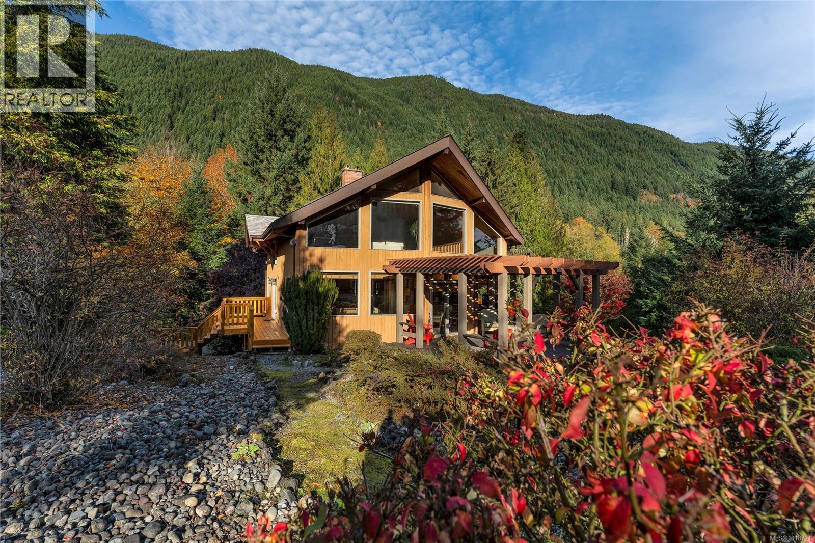 8105 Miracle Close, Youbou, British Columbia