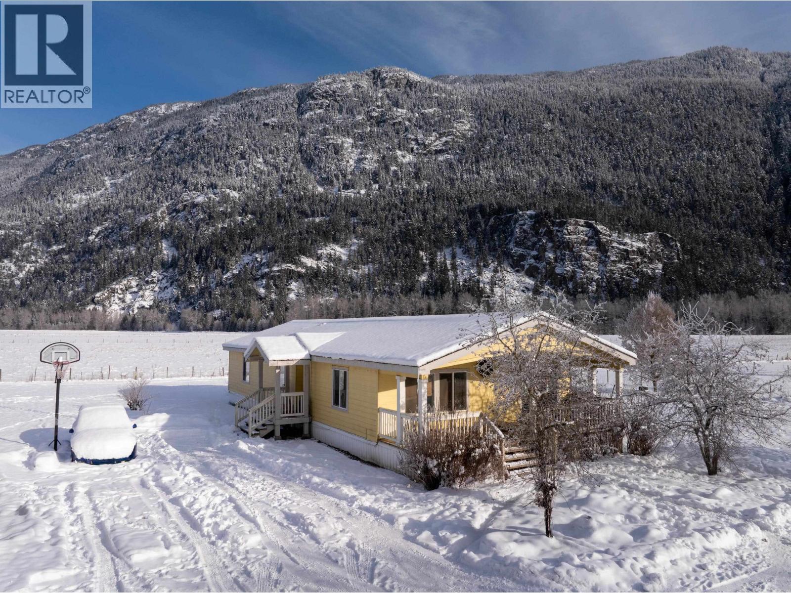 899 Erickson Road, Pemberton, British Columbia  V0N 2L2 - Photo 30 - R3045933