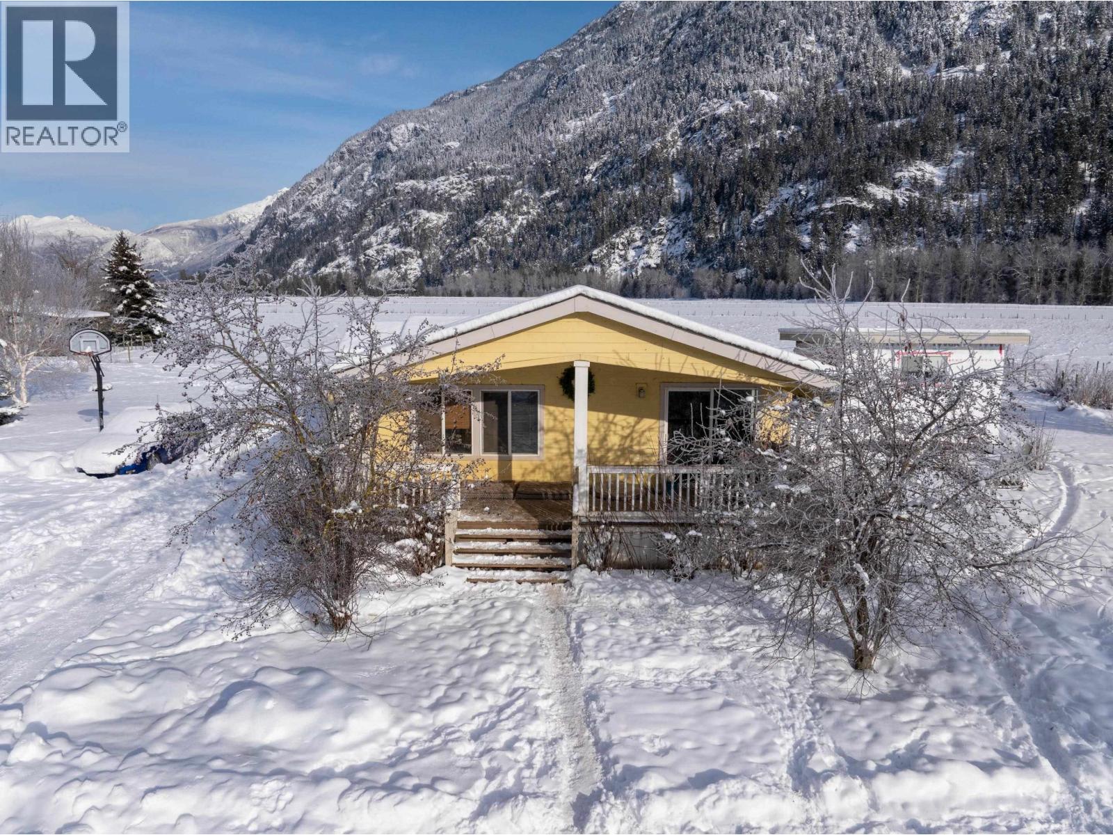 899 Erickson Road, Pemberton, British Columbia  V0N 2L2 - Photo 32 - R3045933